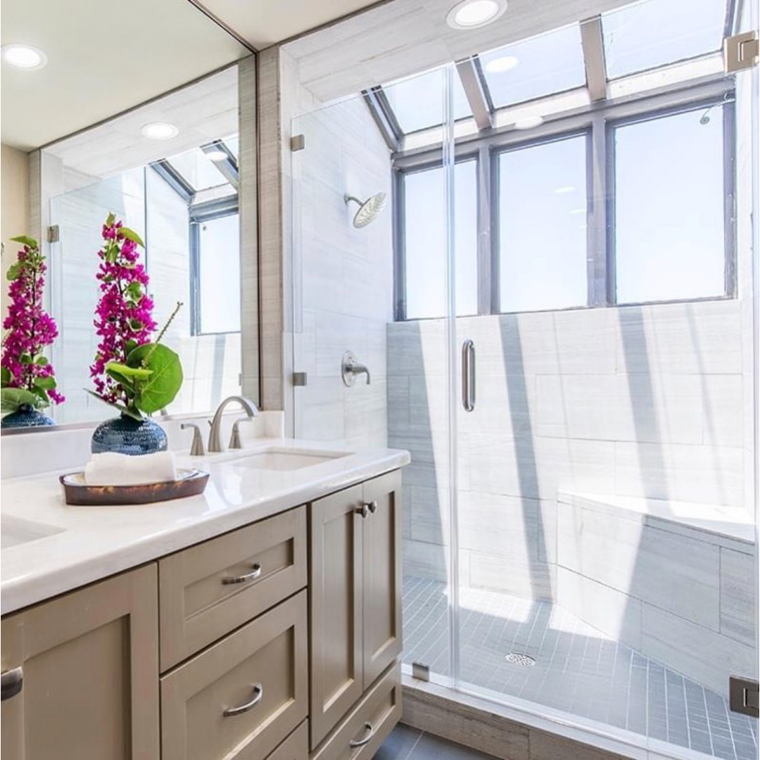 Kathdipaolo's tweet photo. Don't you just love the light in this stunning bathroom designed by Beth Lindsey!?! Great work, as always, Beth❤️
👉Be sure to support and follow @bethlindseyinteriordesign
#interiordesign #customdesign #houstondesigner #decor #houston #home #house #decorating #instade https://t.co/9imy0OEw8u