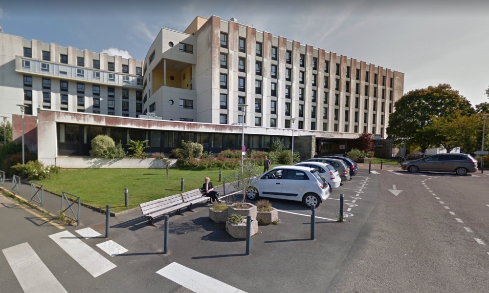 BFMTV's tweet photo. Coronavirus: 46 personnes testées positives à l'hôpital de Lannion https://t.co/A0rC60GY9P https://t.co/5ywgMapGrO