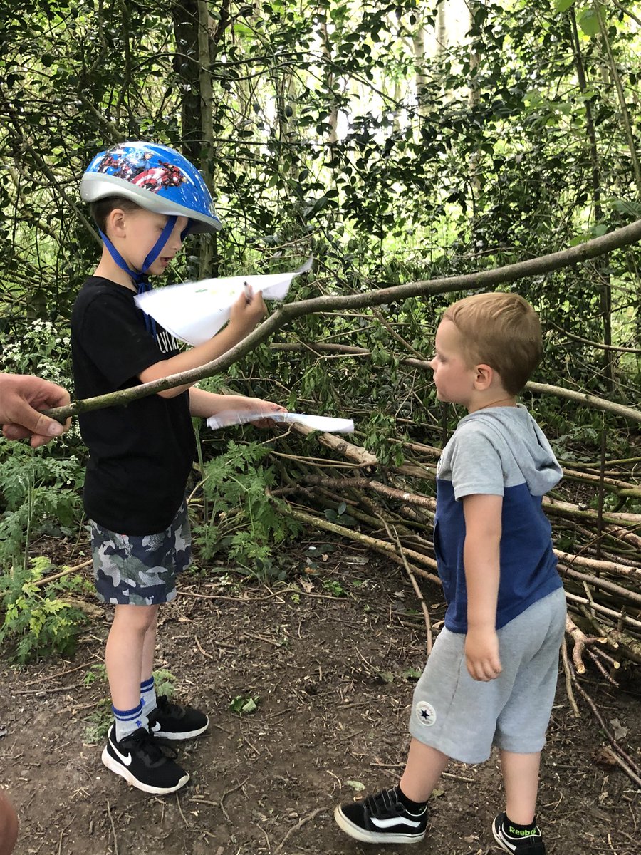 sophP18's tweet photo. Out on an adventure riley and connor  finding all the different types of leave and flowers! @st_michaels_ce https://t.co/HoZw561mcH