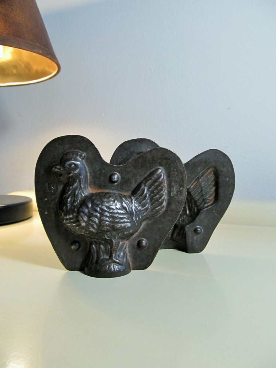 MaLanterne's tweet photo. Antique German Small Female Chicken/ Hen Chocolate Mold 3 1/2", Chocolate Mold, F. ANTON REICHE Dresden 6838/19 https://t.co/06NOxKjaeP #Retro #GIFT #Holidays #FREESHIPPING #Spring #Summer Dress #Vintage #April Fools #Wedding #CraftSuppliesTools https://t.co/WGGcL5KeDn