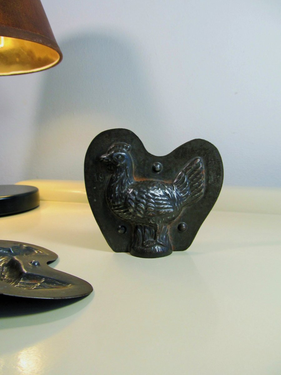 MaLanterne's tweet photo. Antique German Small Female Chicken/ Hen Chocolate Mold 3 1/2", Chocolate Mold, F. ANTON REICHE Dresden 6838/19 https://t.co/06NOxKjaeP #Retro #GIFT #Holidays #FREESHIPPING #Spring #Summer Dress #Vintage #April Fools #Wedding #CraftSuppliesTools https://t.co/WGGcL5KeDn