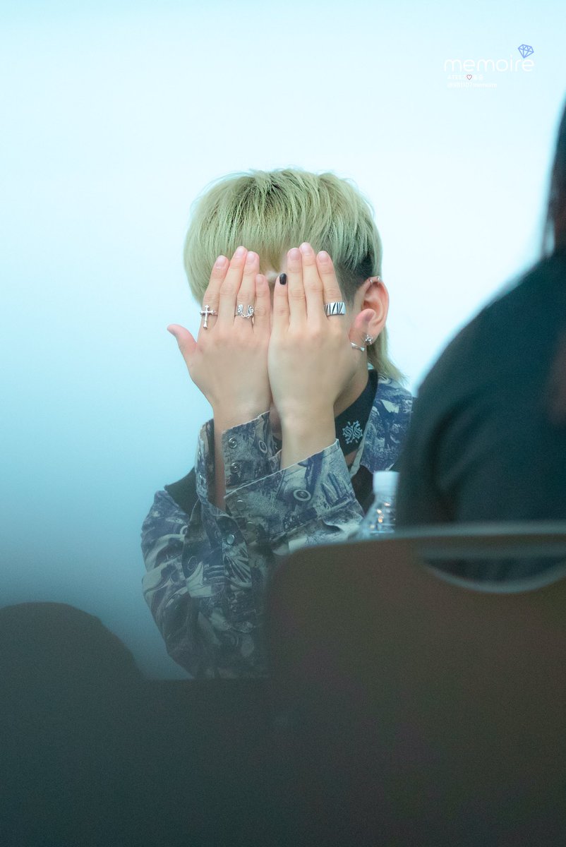 981107memoire's tweet photo. 181202 일산 HQ💎

🤗

#에이티즈  #ATEEZ  #김홍중 #홍중 #HONGJOONG 
@ATEEZofficial https://t.co/xYamjErfHf