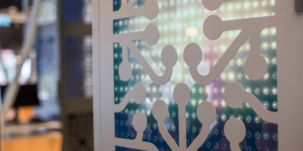 Nyt voit asioida Elisan myymälässä myös etänä. Videotapaamisessa sinua auttaa myymälöistä tuttu henkilökuntamme. Varaa sopiva aika: elisa.fi/virtuaalimyyma… #virtuaalimyymälä #elisalainen