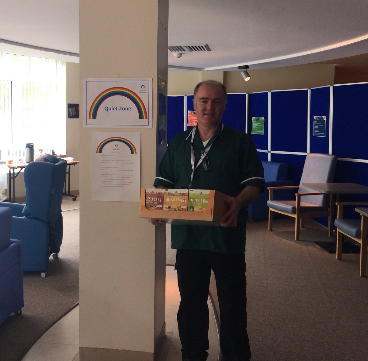 TheDMWS's tweet image. Welfare Officer Kenny with a generous donation of 1200 breakfast bars from #Lidl to the Staff Wellbeing Hub at Wishaw General Hospital. Kenny offers peer support to NHS staff in the hub a space they can go for refreshment &amp;amp; respite. @LidlGB @NHSLanarkshire #InternationalNurseDay