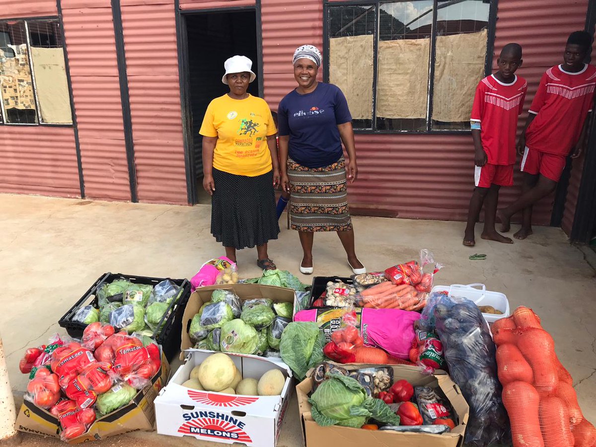 We gave back to our community by donating fruits and vegetables to the Morwakola Drop-In Center in Ga-Mashane, and at Rataneng Kamoka Drop-in Center, Extention 71, a few other parcels were donated to disadvantaged families which we had identified.  🙏