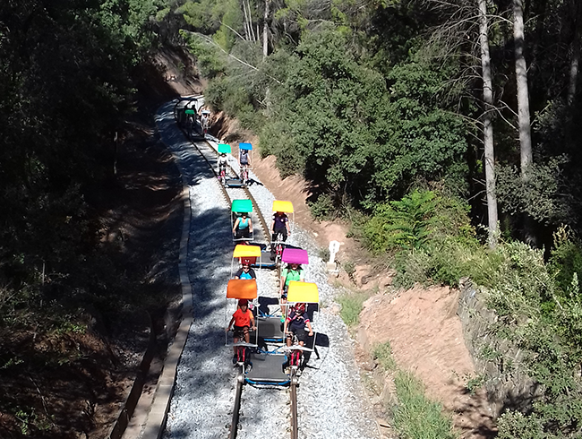 RailTou's tweet photo. Apuntad esta recomendación: 
El #Ecorail es un proyecto original y único en nuestro país, que aprovecha las vías ferroviarias para convertirlas en un sistema de transporte turístico y de ocio. Suena muy divertido!!
Más información en: https://t.co/x0UsncdYYX
#volveremosaviajar https://t.co/Fbcbjc2XGn