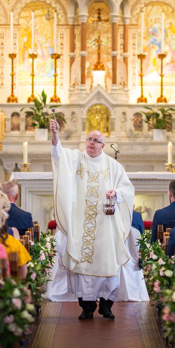 ADigitalParish's tweet photo. Witness, Service and Love in action in today’s #DigitalParish piece with Fr Damien Quigley of #ArmaghArchdiocese https://t.co/JiP0wxmKeJ @ArchbishopEamon @ArmaghParish @ArmaghYouth #priesthood #chaplaincy #thedigitalparish https://t.co/b8XdhSwVJF