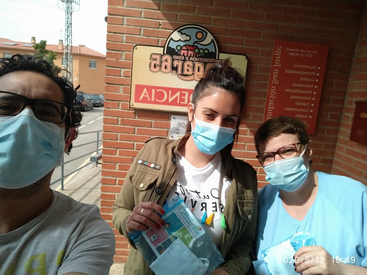 ASAPMEAragon's tweet photo. 😷No podemos bajar la guardia, la adopción de medidas de seguridad es esencial para superar la pandemia
🏘ASAPME-Tutelas-Sadem estamos repartiendo #mascarillas entre usuarios de domicilios y residencias, con instrucciones y recomendaciones de uso #AsapmeSigueContigo https://t.co/z1I5DUtxwU