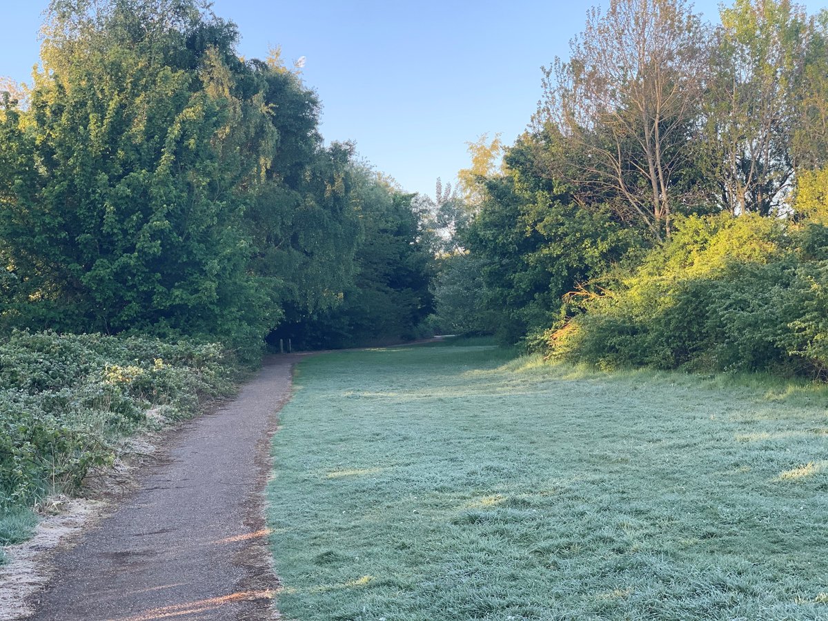 CETBrum's tweet photo. Difficult times often bring out the best in people!! Local residents, led by a real environmental champion, are keeping Castle Vale Conservation Area #litterfree!! Let's help and support @tonyroche70's litter campaign #pickupsix!!! use the litter points & stay safe!! 😉 https://t.co/h2RmViriRY