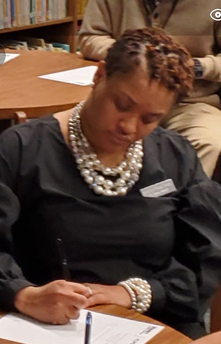 CynthiaMcCray19's tweet photo. Day 13: Hampton Middle School welcomed 1st year AP, Brandi Hardnett, this year. Hardnett has been a Hornet for a few years; thus she knows the school & community well. She is very knowledgeable, encouraging & resilient. HC appreciates her! #APIP2020 @bhardnett12 @purvisjackson02 https://t.co/C1cDTsrc66