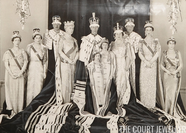 JaneDismore's tweet photo. #OTD 1937 coronation of George VI. Date was originally fixed for Ed VIII's. Princess Eliz, 11, was asked to write an account. In red pencil, she wrote of the day, which started at 5am. It was all 'very, very wonderful.' More: #PRINCESS @ThistleBooks #RoyalFamily #Royals #History https://t.co/zHNmu5aTsH