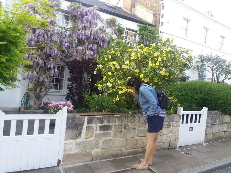 PequodRivista's tweet photo. 🇬🇧 #PequodWrites
🏠 #Family
"By some funny trick of life, at the age of thirty the lockdown has given me what feels like a second chance at childhood." 

Our writer @srgvr4 tells us about spending quarantine with her parents in London.

https://t.co/VQVTyAOVr8 https://t.co/dDWPSPv1GO