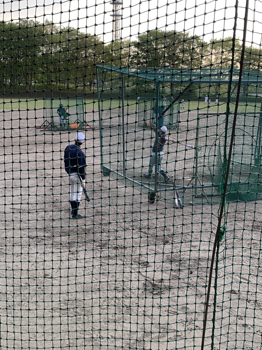 kodainiko89's tweet photo. ご無沙汰しております。
昨日から部活動が再開され、私も半年以上ぶりに練習を見に行けました。
新型コロナウイルスの影響で、長きに渡り野球が出来ていませんでしたが、彼らは腐ることなく、やれることを続けてきました。
待ちわびたチーム全員での野球。
やはりなによりの幸せだったと思います。 https://t.co/Hfuh5aMnA8