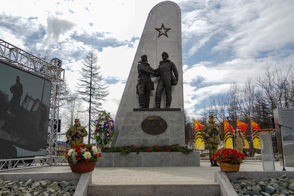 mfa_russia's tweet photo. On #VictoryDay a memorial to the Heroes of the #ALSIB (Alaska-Siberia air road used to deliver equipment under Lend-Lease) 🛩️ was unveiled in the Russian city of Magadan. #WeRemember & cherish the 🤝 assistance rendered by the Allies during #WWII & our common fight against Nazism https://t.co/eZQgQPFt9T