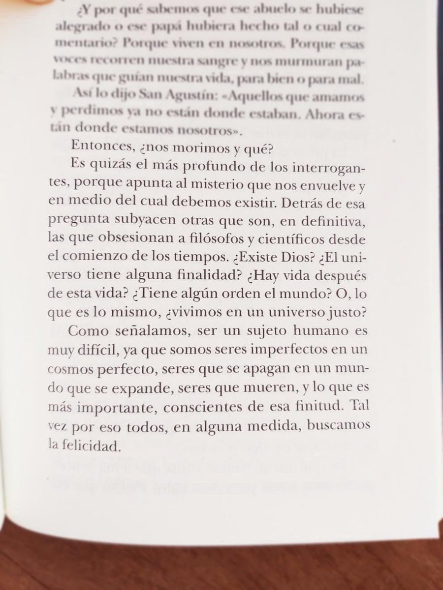 Cementedelibros's tweet photo. "Somos seres imperfectos en un cosmos perfecto, seres que se apagan en un mundo que se expande, seres que mueren, y lo que es más importante, conscientes de esa finitud. Tal vez por eso todos..."
Libro: "El precio de la pasión" 
Autor: Gabriel Rolón
#cementeriodelibros https://t.co/vbT5rEsK20