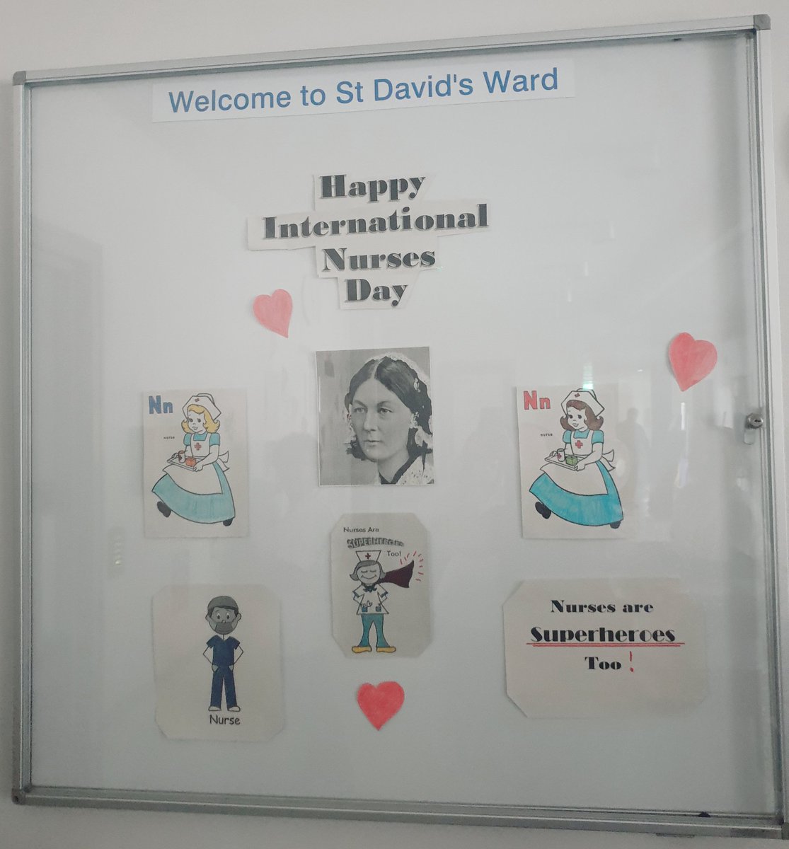 bdoc01's tweet photo. @BucksHealthcare staff from St David Ward NSIC put together this lovely display #InternationalNursesDay #InternationalNursesDay2020 https://t.co/uB7uVBZaTJ