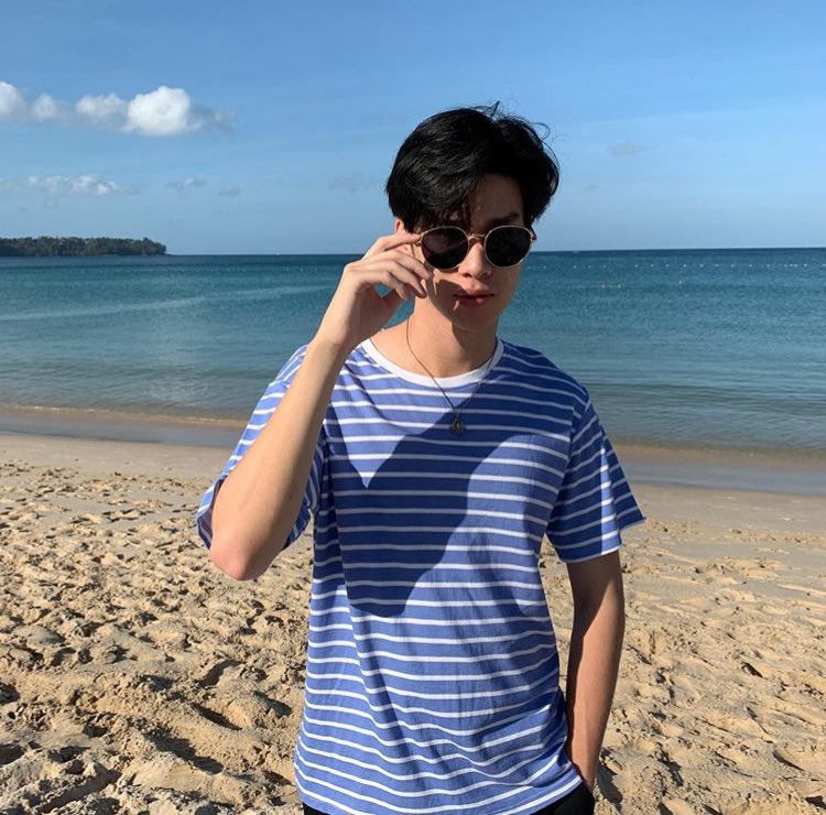 lovelyatthaphan's tweet photo. No one asked but here’s Peak Peemapol loving the sea as much as I love him

A thread —-

#peakpeemapol 
#makeitrighttheseries 
#fusetee
#TeeFuse https://t.co/0G80OvNgDx