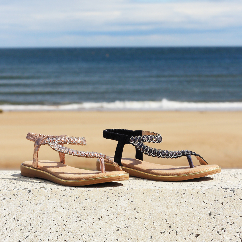Lunar_Shoes's tweet photo. A day in our Yasmine sandals is a day well spent ☀️ https://t.co/RKCKzSSGcw
#lunarshoes #summerfashion #summerlook #sandals #shoedrobe #shoes #summer #beachlife https://t.co/NRAMBXFX2W