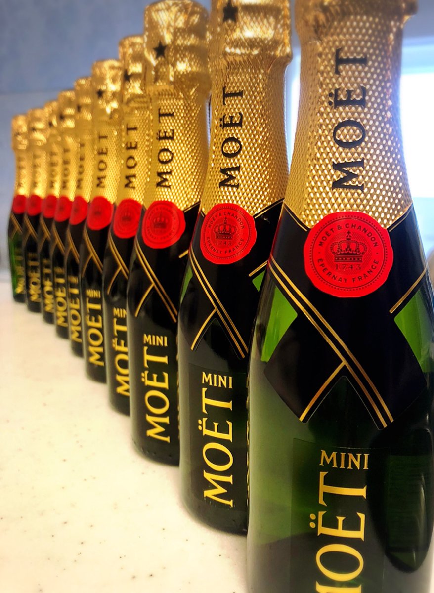 hinata25252's tweet photo. 届いたー🥂🍾❤️
私の🍾筆下ろしはどなたがしてくれるのかなぁ😋🙏🥂もはや飲みたい💦呑まれたい🤣🤣今夜もお待ちしております♡

お店は⬇️
https://t.co/jVq8BVaTxi
ご予約ご指名は🙄
スタッフLINEまで⬇️
https://t.co/lRox31NrWN

#オンラインキャバクラ #ズムキャバ #キャバ嬢 https://t.co/nqjBKfS1aK