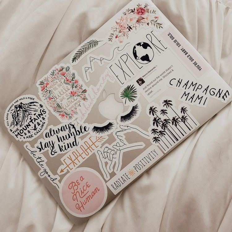 arabiakragen's tweet photo. #Mcbook เป็นคนเล่นคอมไม่เป็น แต่อยากได้แมคบุ๊คสักเครื่อง เพราะอยากเอามาแปะสติ๊กเกอร์หวานๆ สวยๆ นี่แหละ ตามหลักวิทยาศาสตร์ไม่รู้ว่าการแปะสติ๊กเกอร์เยอะๆ แบบนี้มันทำอันตรายต่อเครื่องมั้ย 🤭🤔😍🥰 #โน๊ตบุ๊ค ไว้รอทำงานเก็บเงินซื้อแล้วจะรีวิว😆 ช่วงนี้กักตัวอยู่บ้านซื้อแต่ของเล่นเด็ก https://t.co/8QU3lLWi8T
