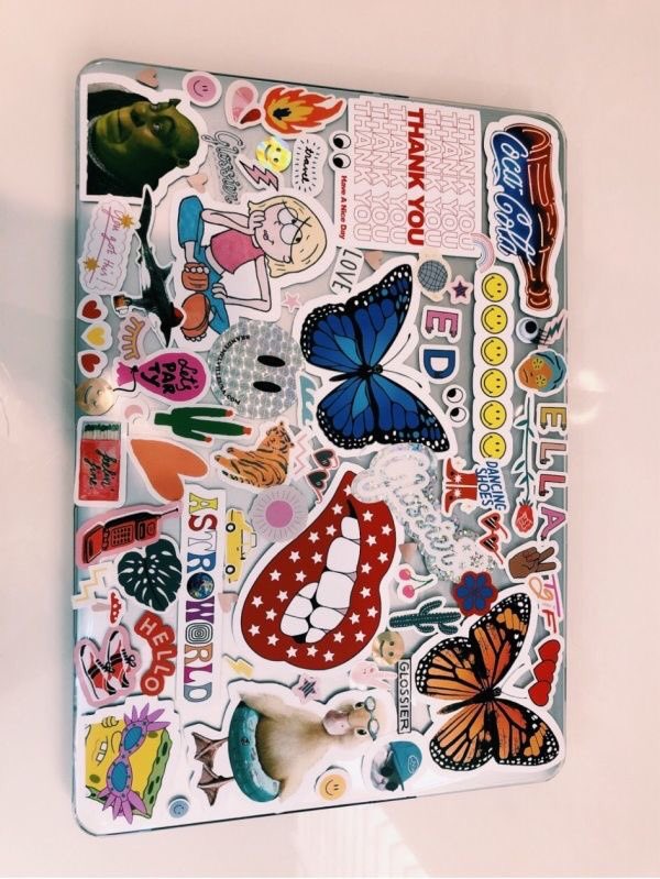 arabiakragen's tweet photo. #Mcbook เป็นคนเล่นคอมไม่เป็น แต่อยากได้แมคบุ๊คสักเครื่อง เพราะอยากเอามาแปะสติ๊กเกอร์หวานๆ สวยๆ นี่แหละ ตามหลักวิทยาศาสตร์ไม่รู้ว่าการแปะสติ๊กเกอร์เยอะๆ แบบนี้มันทำอันตรายต่อเครื่องมั้ย 🤭🤔😍🥰 #โน๊ตบุ๊ค ไว้รอทำงานเก็บเงินซื้อแล้วจะรีวิว😆 ช่วงนี้กักตัวอยู่บ้านซื้อแต่ของเล่นเด็ก https://t.co/8QU3lLWi8T