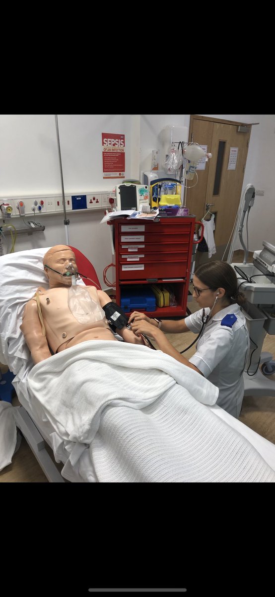 le_heuze's tweet photo. Proud to be a nurse and extremely proud of our students and newly qualified nurses 💙 #InternationalNursesDay2020  @uochester @practice007 @ChiefNurseJsy @JulieMesny https://t.co/dTZ4vUI925