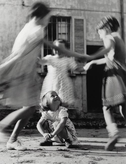 Hangimiz unutabiliriz, hayatımızda en az bir kez var olmuş çocukluğu?

Hangimiz unutabiliriz, büyüdükçe yas tutmuş, canı yanmış suçsuzluğu?