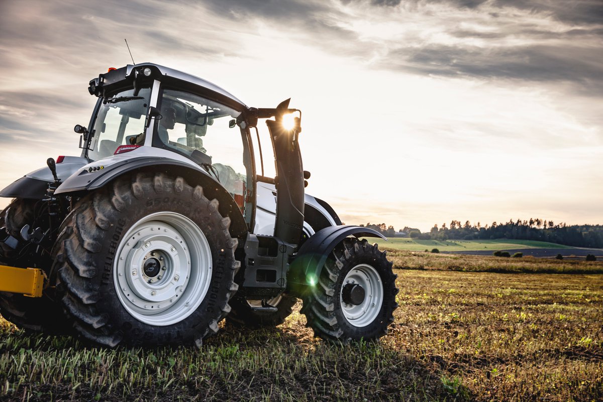 "The Valtra #T234 is seriously good-looking and extremely serious on the #farm".

Fans are in-love with the #Valtra #Tseries, find out why by visiting:

valtrac.co.za/product/valtra…