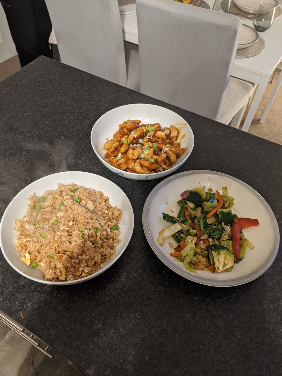 ecgnutrition's tweet photo. QUARANTINE COOKOUT! 🍳

It's all about creating healthier alternatives at home! With having your favourite places shut down, don't be afraid to step into the kitchen and cook them yourselves! Here we have some Cantonese style crispy chicken, fried rice and some vegetables! https://t.co/mfNErnNVNT