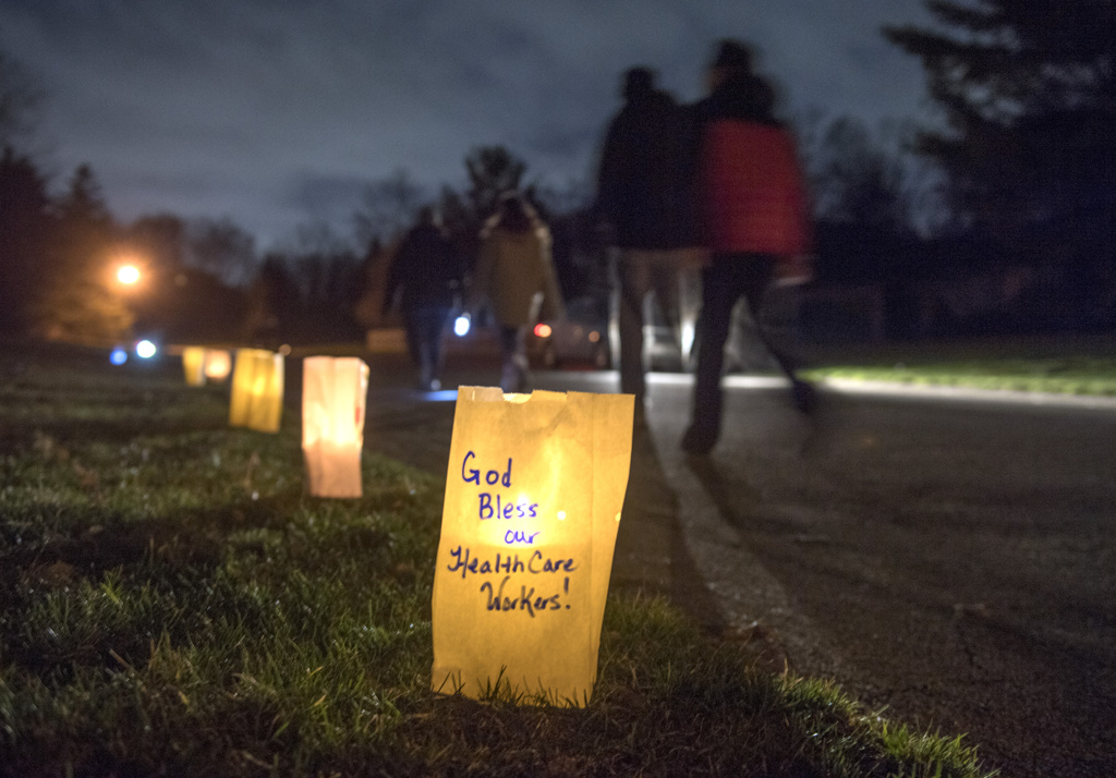 SpectrumHealth's tweet photo. Reminder: Light your luminaries tonight at 9 p.m. to join in our Lumination Ovation in celebration of nurses. #InternationalNursesDay #NursesWeek https://t.co/kak8PM4bMd