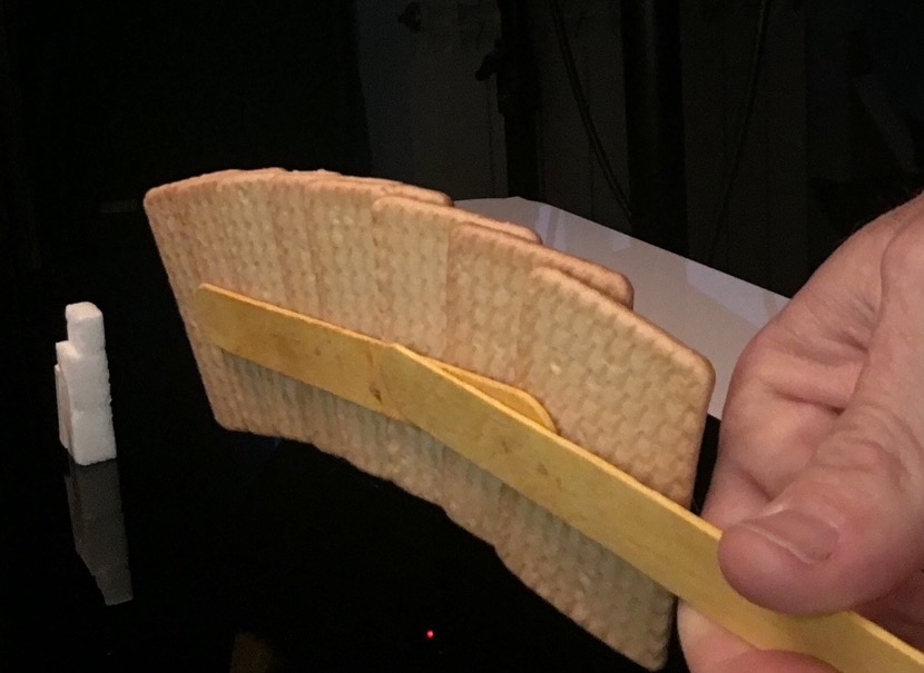 SinAzucarOrg's tweet image. Antonio, nuestro fotógrafo, puede dedicar  varias horas a una foto. 

No todo es Photoshop. Usa palos, pegamento, hilos, alambres, etc. para conseguir una fotografía que impacte. 

Todo por conseguir sea memorable y se recuerde mejor cuando estemos delante de producto.