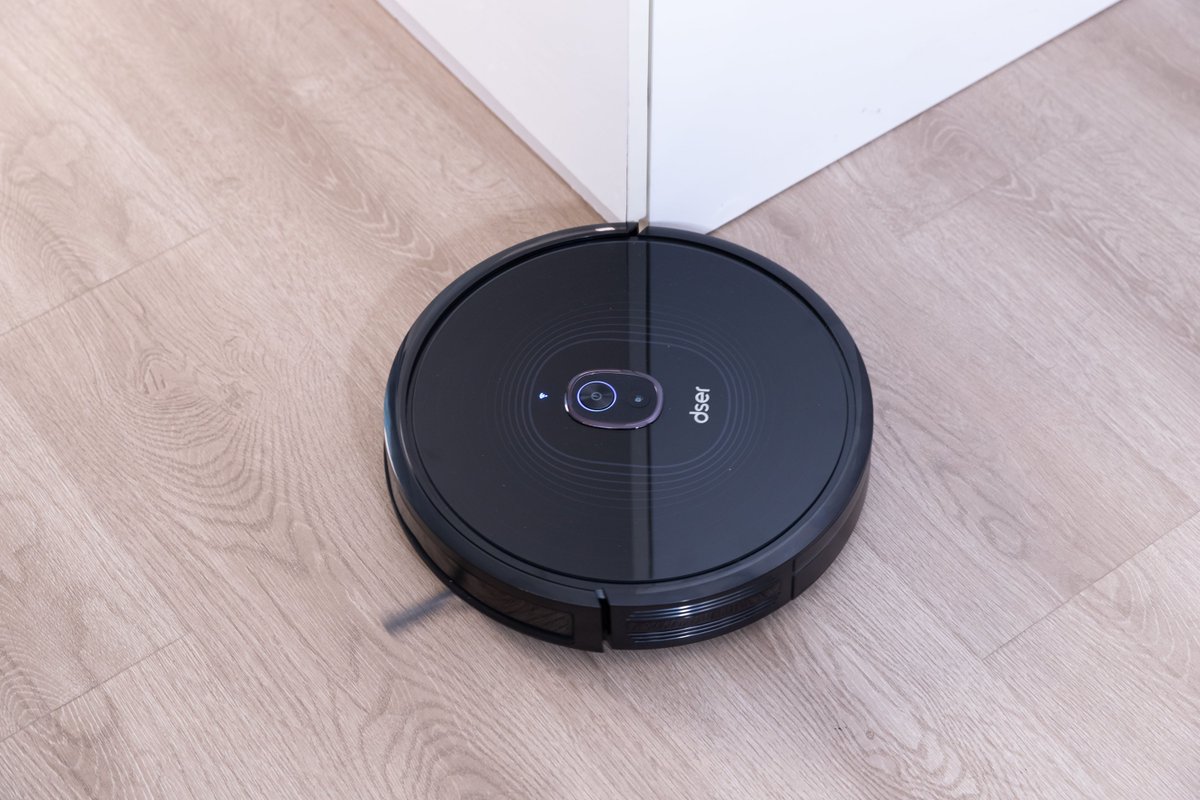 dserlife's tweet photo. #RoboGeek 21T is working its way around the corner https://t.co/yuOYpcIjHl