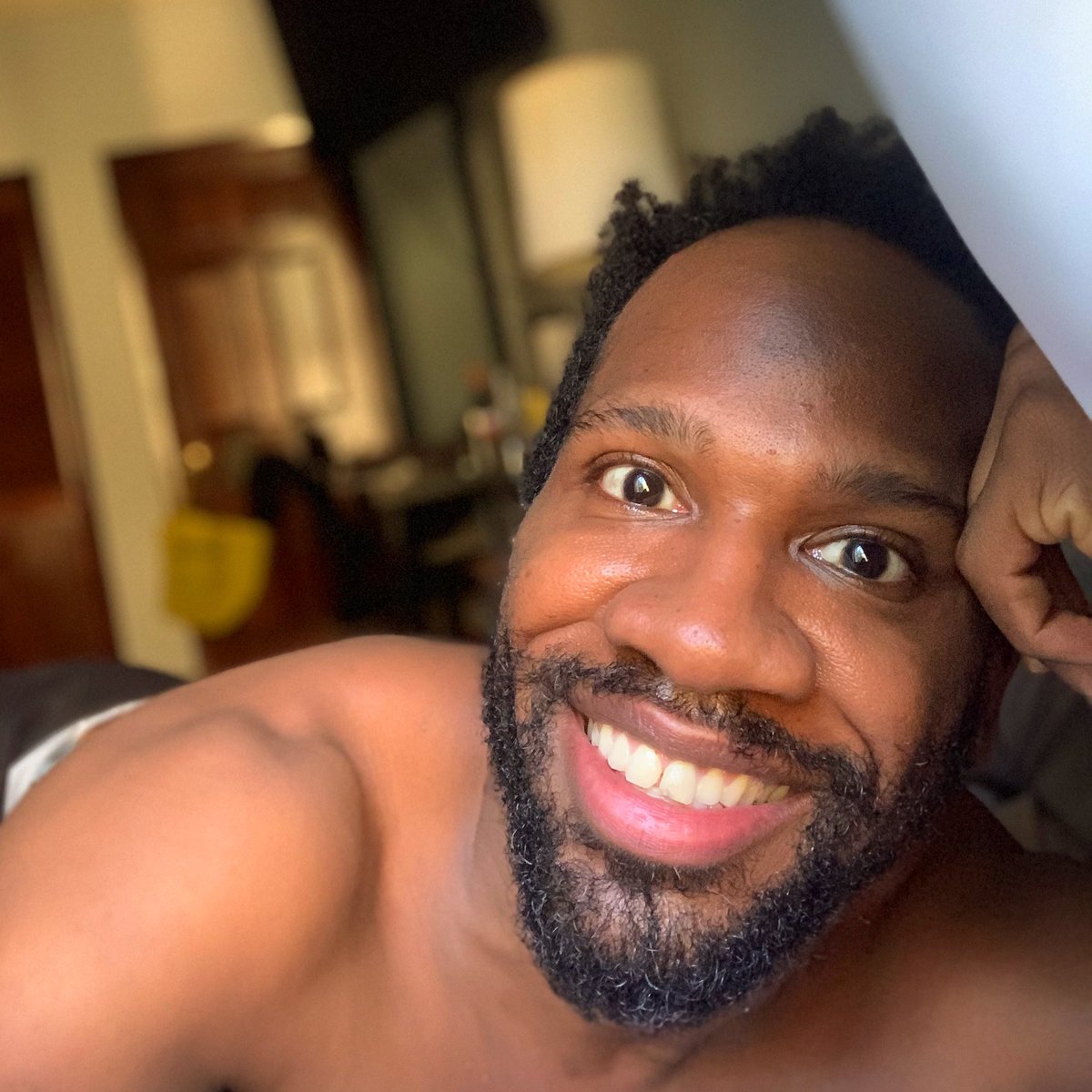 DashaunYoung's tweet photo. Don’t mind me... just waiting on my pancakes from Grubhub. GOOD MORNING TWEETFAM😁
#whyamiupsoearly #whatistime #nofilter #morningglow #quarantine #pancakes #birthdayweek 🙃 https://t.co/h8f4CwvCaW