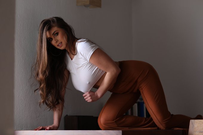 Watch sarahmcdonald's leaked NSFW photo on TwXstars