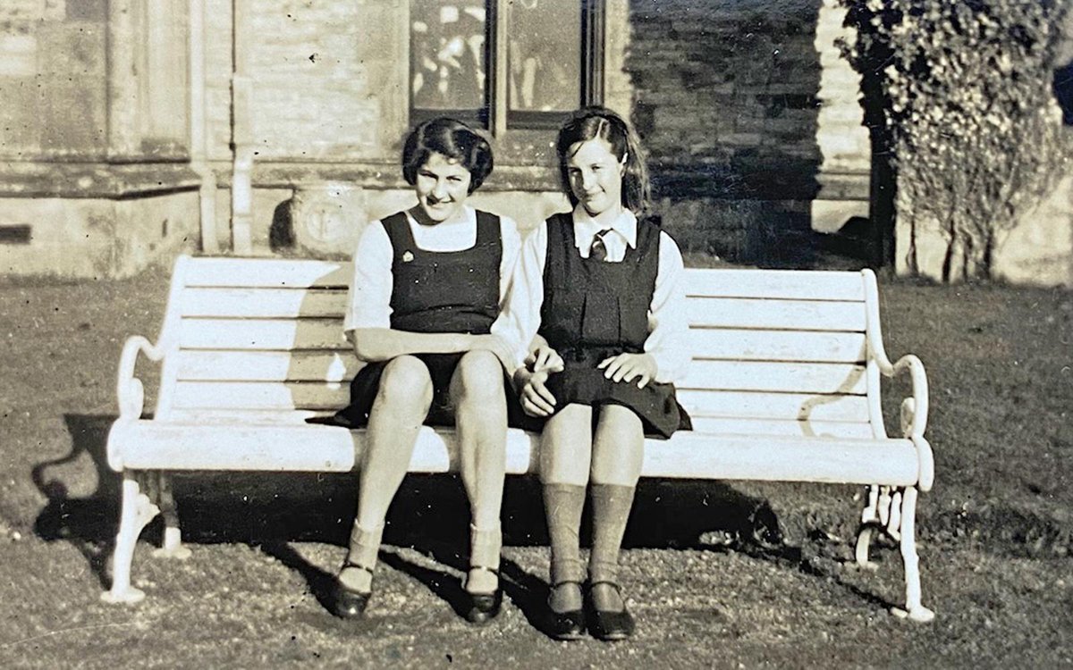 RoyalHighBath's tweet photo. A trip down memory lane for Royal School @RHSAlumnae Yvonne Edgar-Gibson as she shares with the @Telegraph memories of her time at @Longleat during WWII, and the #VEDay celebrations - https://t.co/4D7tJESGfn @GDST https://t.co/uMH2lUz1b1