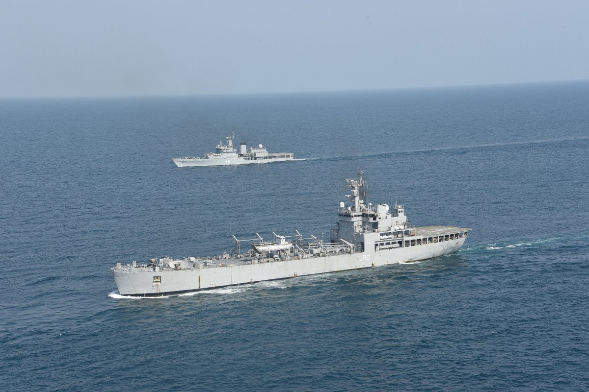 DefencePROkochi's tweet photo. #SamudraSetuMission #MoDAgainstCorona #bringhomeexpats
A close up view of the ships of #SNC which escorted #INSMagar with 202 Indians embarked upto #Kochi harbour mouth.
@indiannavy @SpokespersonMoD @DefenceMinIndia @rajnathsingh @PTI_News @MIB_India @mathrubhumi @manoramaonline https://t.co/UPYCkSwZzr