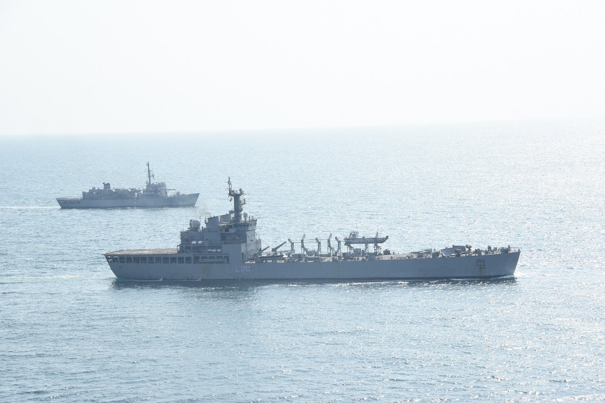 DefencePROkochi's tweet photo. #SamudraSetuMission #MoDAgainstCorona #bringhomeexpats
A close up view of the ships of #SNC which escorted #INSMagar with 202 Indians embarked upto #Kochi harbour mouth.
@indiannavy @SpokespersonMoD @DefenceMinIndia @rajnathsingh @PTI_News @MIB_India @mathrubhumi @manoramaonline https://t.co/UPYCkSwZzr