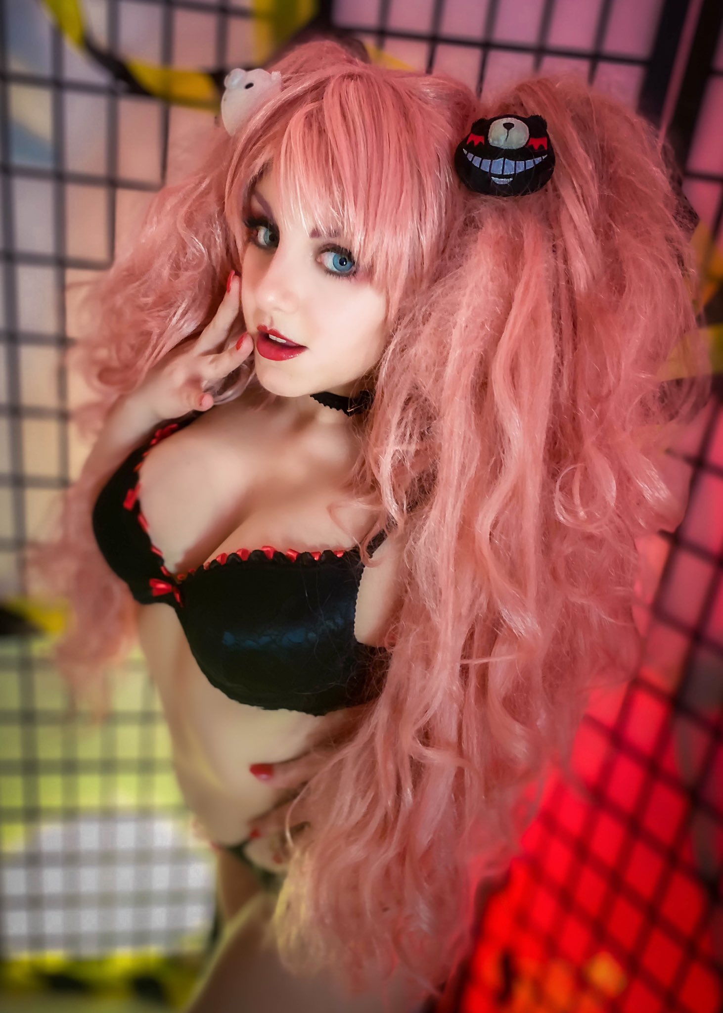 Oxidado Proscrito punto Twitter 上的Marcelline："RT if you want more sexy photos of Junko Enoshima!!!  I'm so happy I got to cosplay her! Also I'm rewatching the series and the  dub Junko is a really