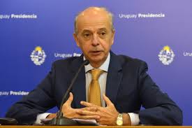 radioyi960's tweet photo. #LasBarbasEnRemojo Estamos hablando con el Ministro de Defensa Nacional @JavierGarcia_Uy. #AM960 #Durazno https://t.co/ls9yxIDYNR