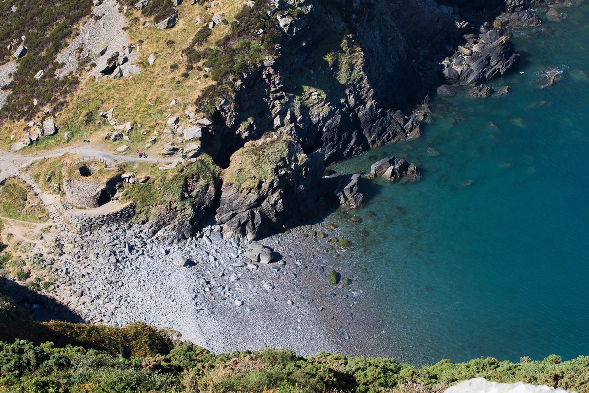 Please be considerate to our communities and staff if you choose to visit Exmoor National Park following the Government's announcement that people can travel to outdoor spaces from Wednesday.
For our latest update, inc a message from our Chief Executive: exmoor-nationalpark.gov.uk/about-us/covid…