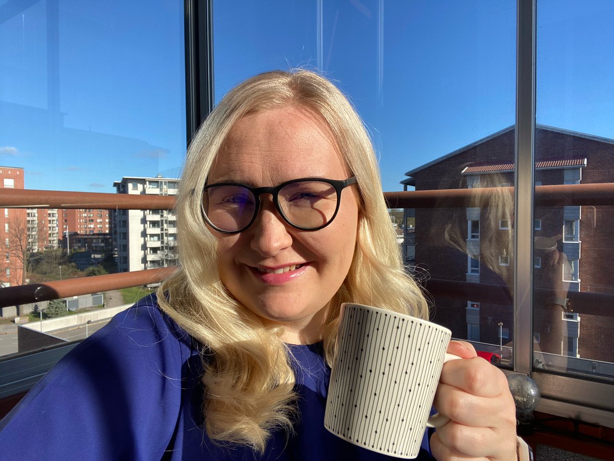 lmsomeco's tweet photo. Kiitos kaikille teille osallistujille, jotka olitte aamulla mukana virtuaalisella #Somecoffee:lla💜 Kiitos, että jaoitte kuvia myös sieltä etäyhteyksien toisesta päästä, niin meille vetäjillekin alkoi tuntua siltä, että joku oikeasti oli siellä linjojen toisessa päässä kuulolla😊 https://t.co/9pceNk8RtN