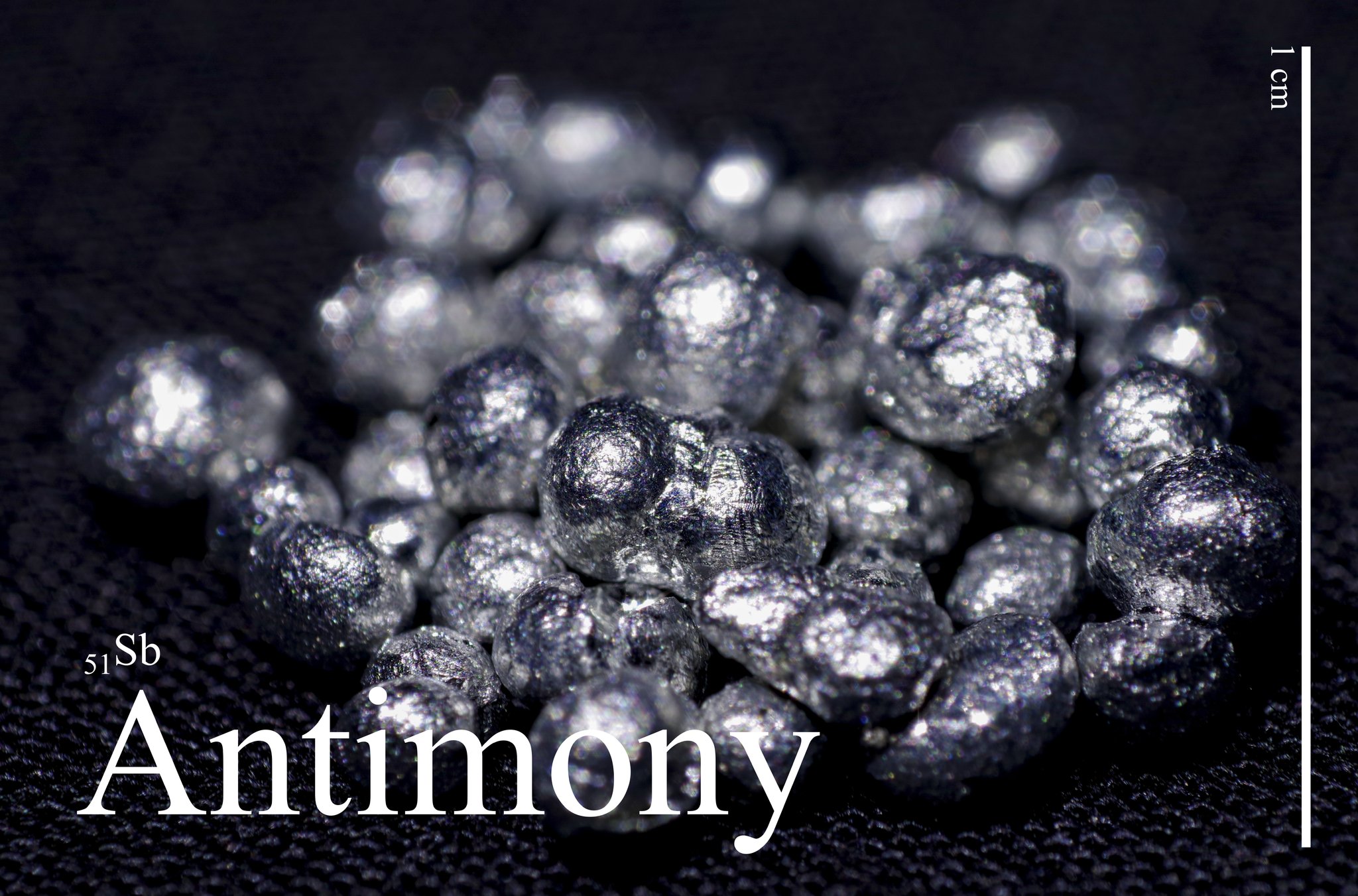 晶洞 アンチモン Antimony Sb クレオパトラ のアイシャドウに使われたことでも知られる元素 ピューターやはんだといった合金に用いられる外 難燃性素材に応用されている 元素記号のsbは輝安鉱 Stibniteに由来 晶洞岩鉱図鑑 番外編 T