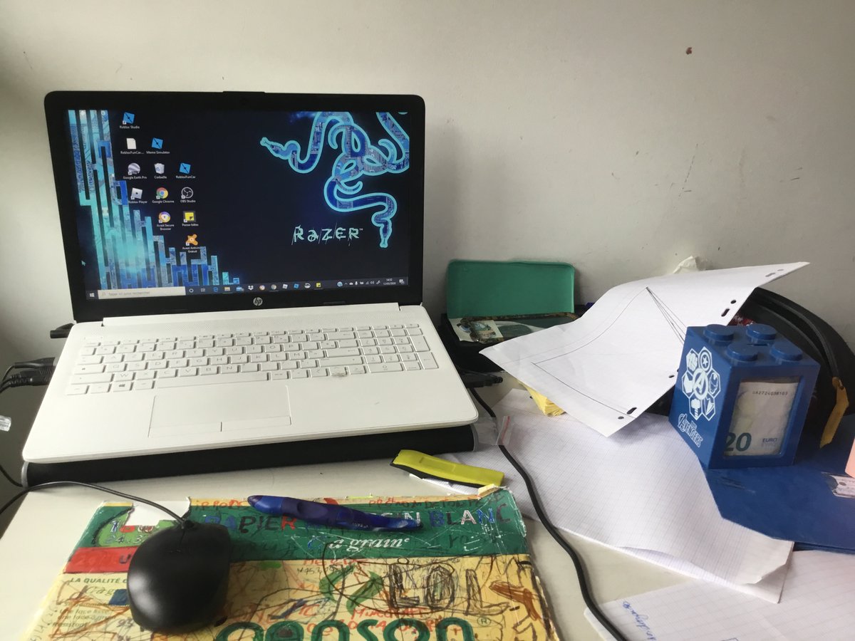 Sami23120's tweet photo. #SETUPconfinement mon setup et pas mal non XD https://t.co/u8XgydDInD