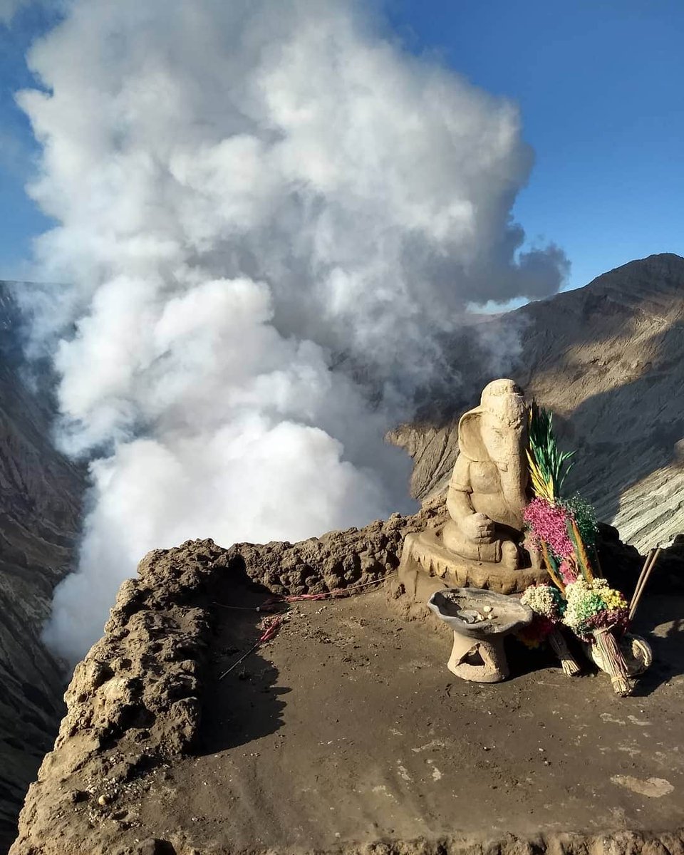 Indianbackdrop's tweet photo. Lord Ganesha at the Edge of Mt.Bromo in East Java, Indonesia.

It is named "Mt.Bromo" because Javanese pronounce the #Hindu God "Brahma" as Bromo.

Indonesia has largest population of Muslims.

This is an Active volcano, the volcano fumes gases to give Arthi to Lord #Ganesha. https://t.co/KZelD1NrAz