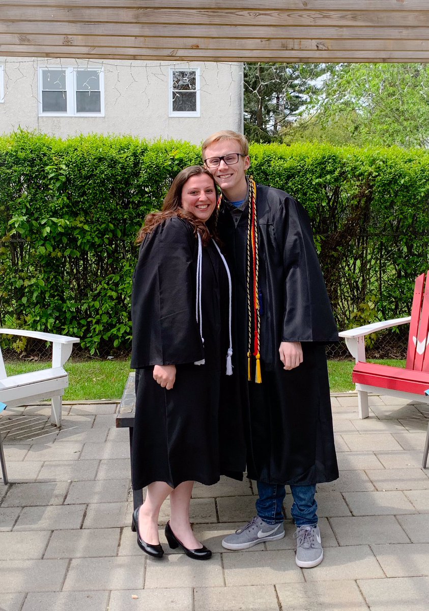 amato_samantha's tweet photo. Graduation with family and friends 🎓❤️ There’s nothing better! #CountdownIsOver https://t.co/3eNbT8cg92