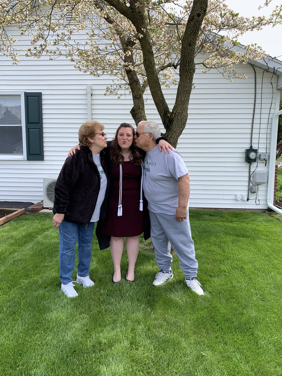 amato_samantha's tweet photo. Graduation with family and friends 🎓❤️ There’s nothing better! #CountdownIsOver https://t.co/3eNbT8cg92