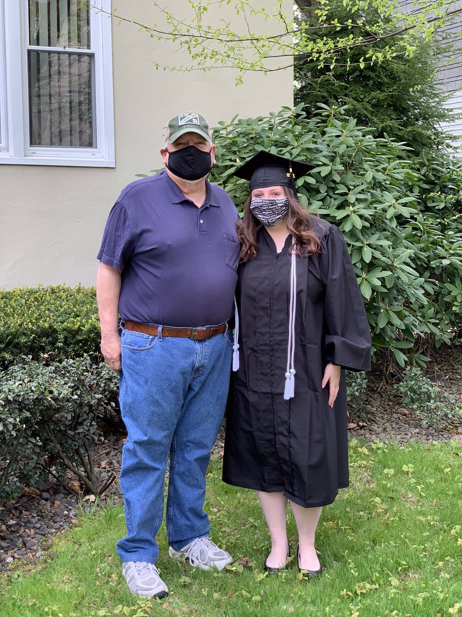 amato_samantha's tweet photo. Graduation with family and friends 🎓❤️ There’s nothing better! #CountdownIsOver https://t.co/3eNbT8cg92