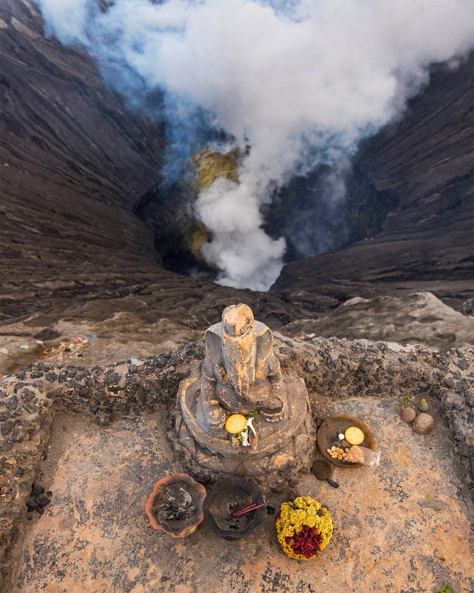 Indianbackdrop's tweet photo. Lord Ganesha at the Edge of Mt.Bromo in East Java, Indonesia.

It is named "Mt.Bromo" because Javanese pronounce the #Hindu God "Brahma" as Bromo.

Indonesia has largest population of Muslims.

This is an Active volcano, the volcano fumes gases to give Arthi to Lord #Ganesha. https://t.co/KZelD1NrAz
