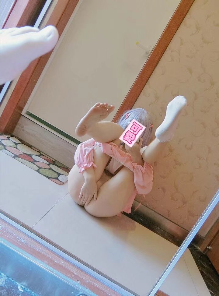 chujian85705's tweet photo. 都别动，把🐔掏出来，让我看看硬没硬😈 #反差 #丝袜制服 #萝莉 #骚货 #内射 #母狗 https://t.co/R8ax0jMETJ https://t.co/YZwyjouFeA