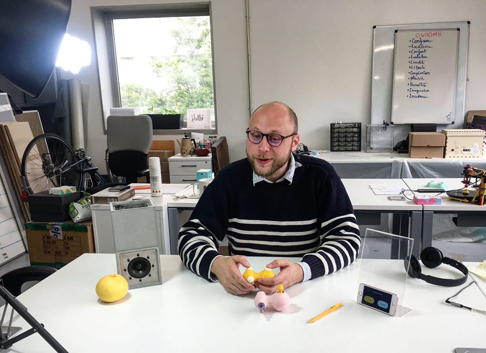 ovaomproject's tweet photo. Wandrille, notre designer, en plein action lors de notre visioconférence OVAOM Sound Explorer du samedi 9 mai!
L'équipe OVAOM est ravie d'avoir pu échanger avec vous. Merci à tous les partipants 👏!
On vous donne rendez-vous bientôt pour une nouvelle session😉

#Ovaom#Orthophonie https://t.co/FfIe3dG2TM